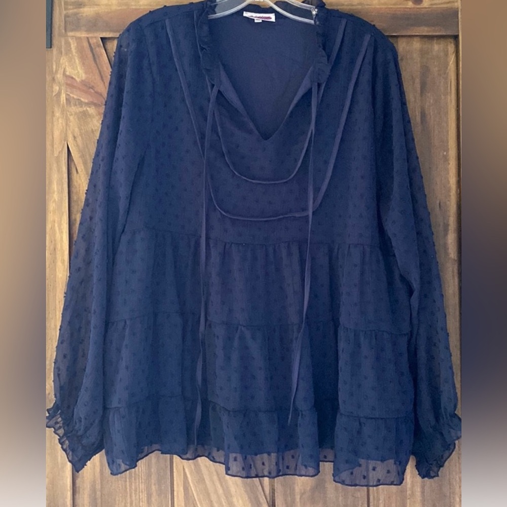 NWOT Pink Closet Navy top